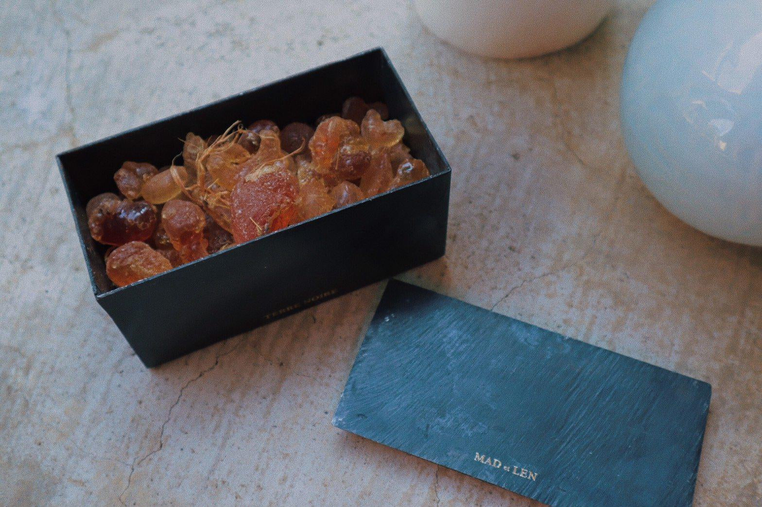 ポプリ / アンバー(琥珀樹脂)が結ぶ自然とアート。