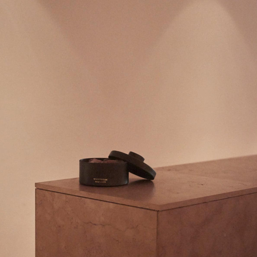 ポプリ フラット / アンバー(琥珀樹脂) + クリスタル スモール